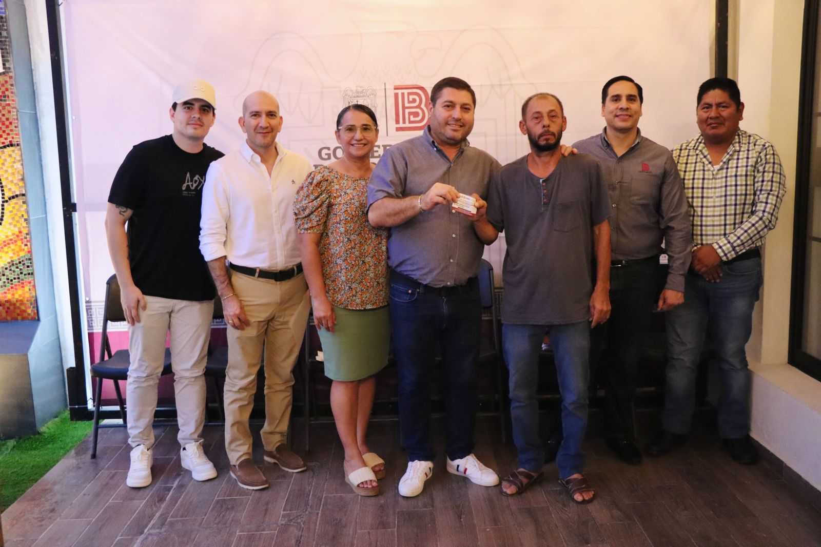 José Paz López entrega bono educativo a personal sindicalizado