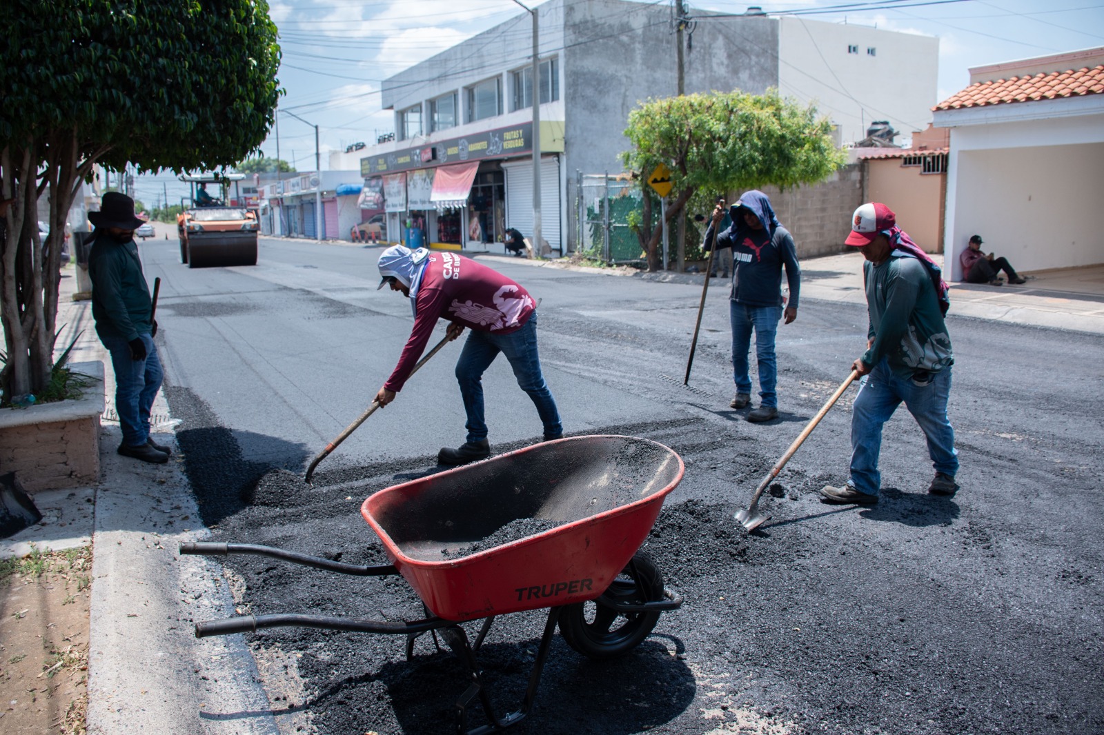 Trabajos de bacheo en Culiacán