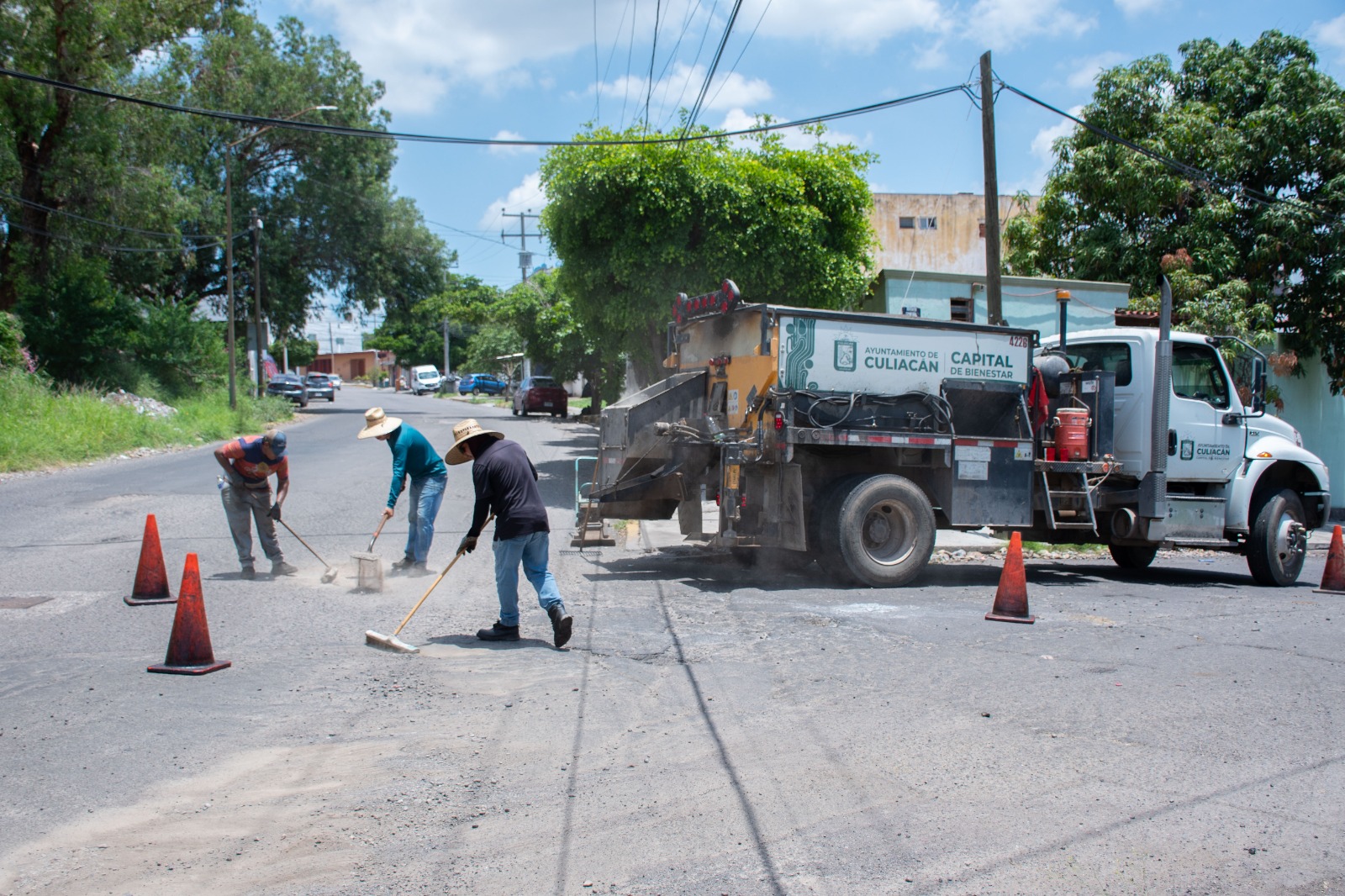 Trabajos de bacheo en Culiacán