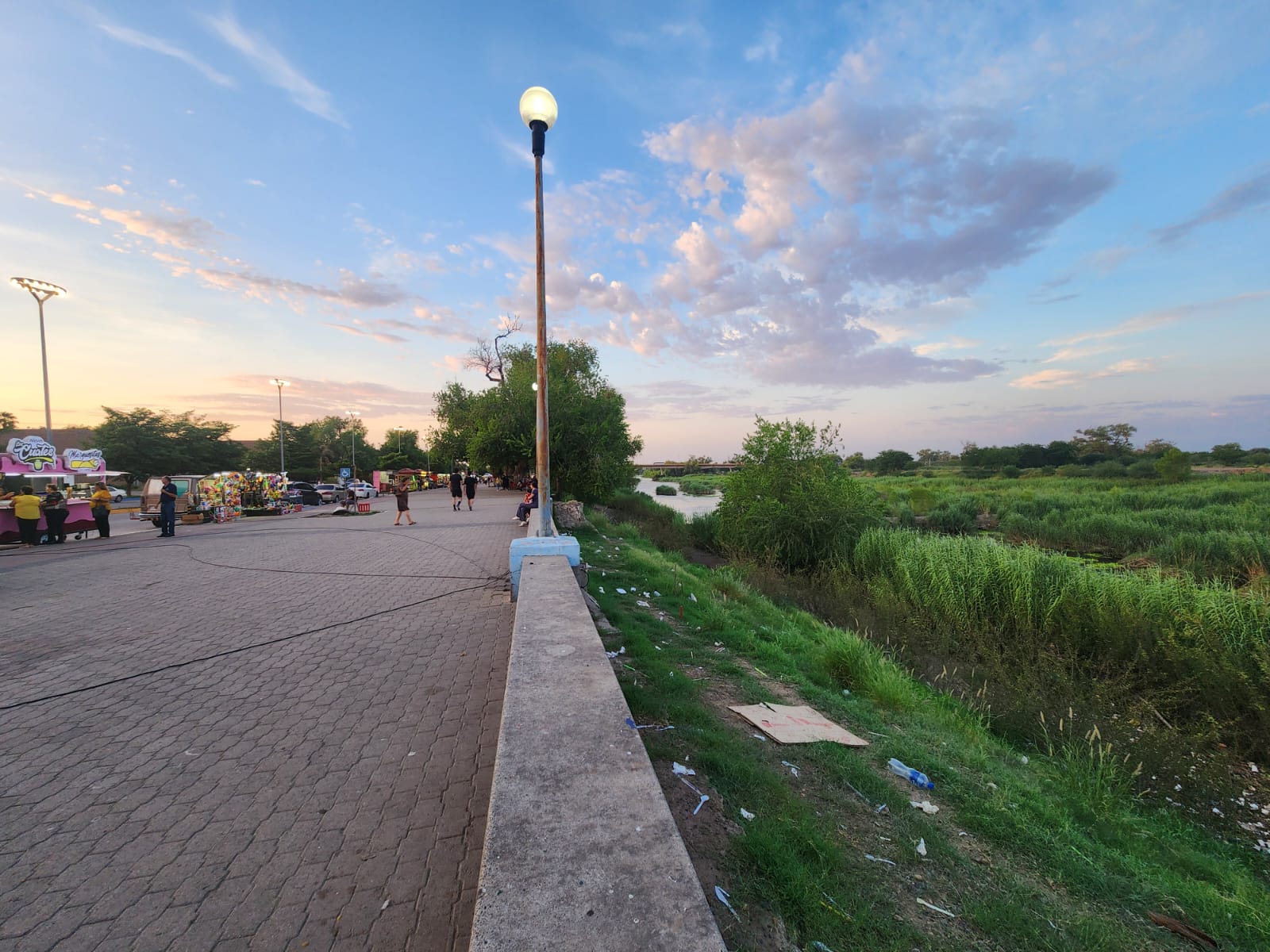 basura en el malecon de guasave