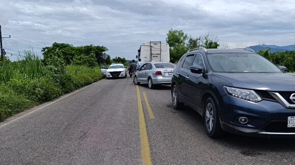 Liberan carreteras bloqueadas en Escuinapa; se reanuda la circulación