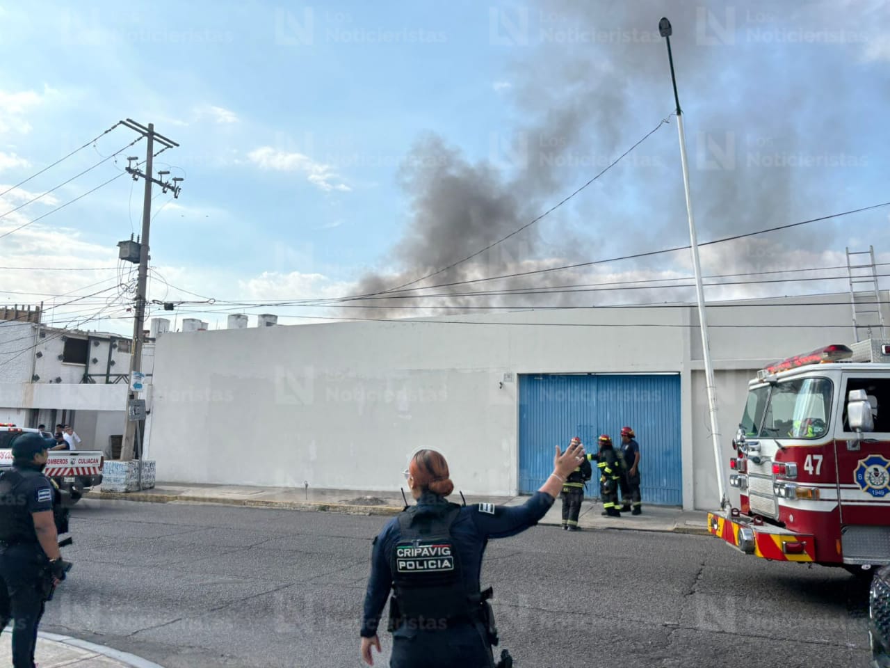 Incendio en bodega de colegio de Culiacán