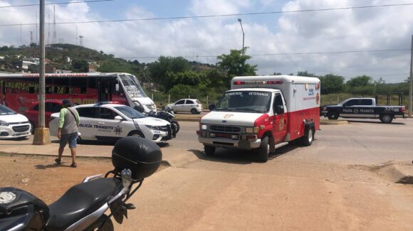 Dos mujeres resultaron lesionadas tras choque frente a secundaria en Mazatlán