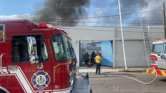 Incendio en bodega de colegio provoca fuerte movilización en la colonia Guadalupe de Culiacán