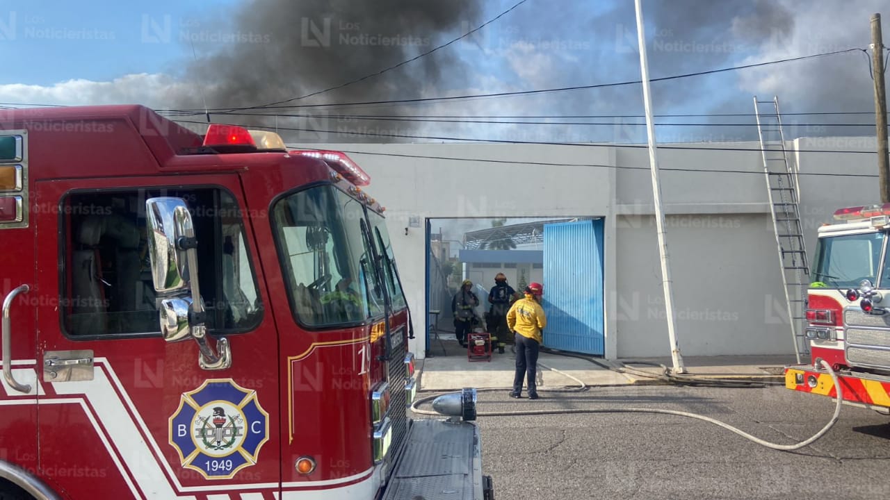 Incendio en bodega de colegio de Culiacán