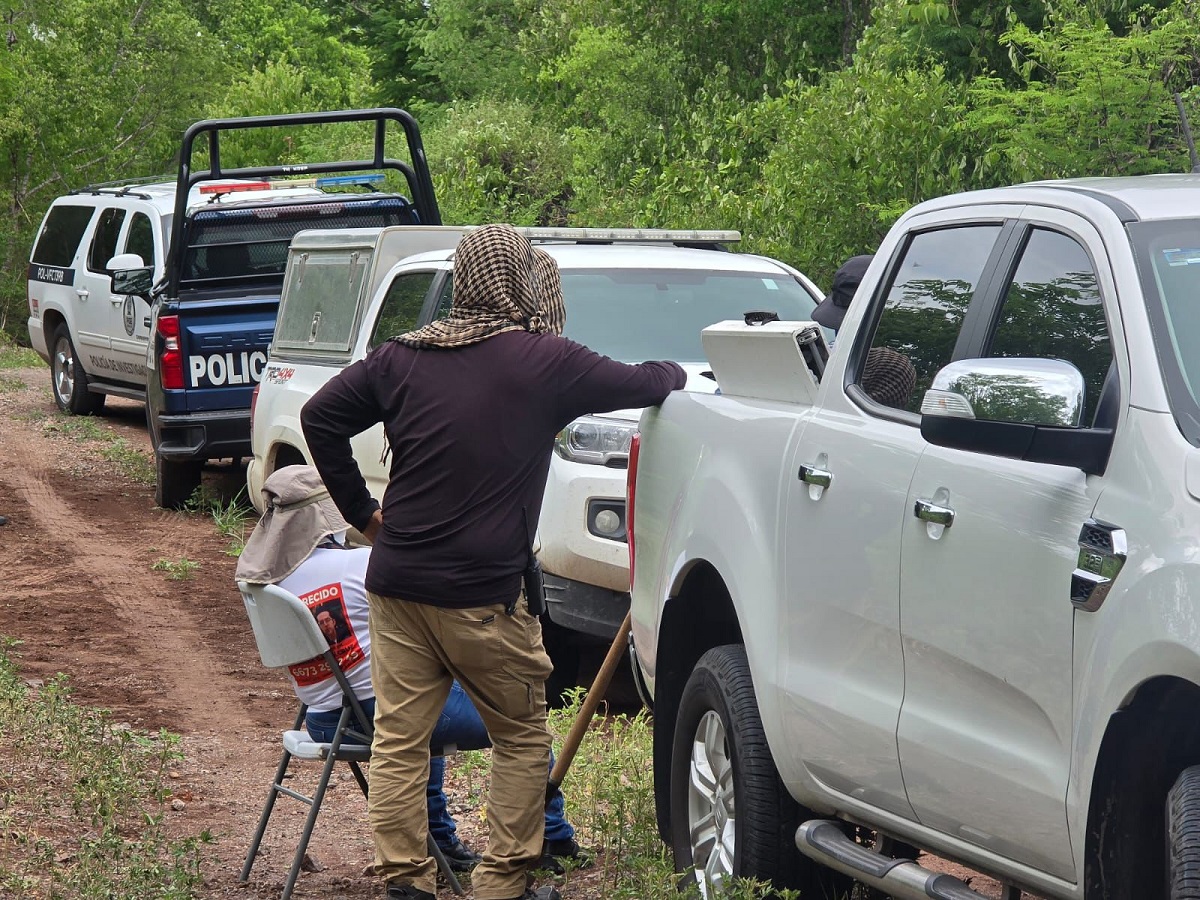 Buscadores durante hallazgo de cuerpo en la Piedrera
