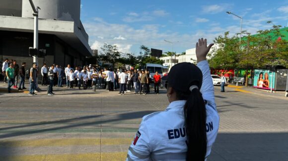 Realizan caminata en conmemoración el Día Mundial del Peatón en Ahome