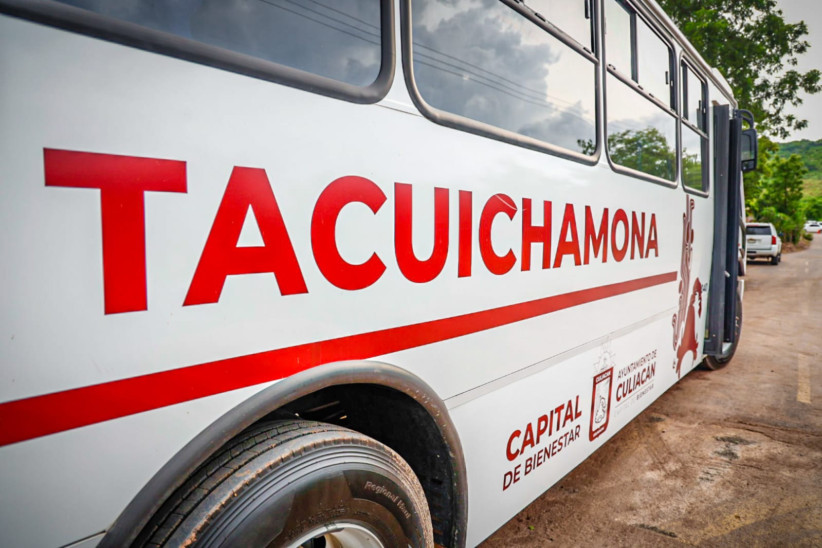 camión de transporte de pasajeros para la sindicatura de Tacuichamona
