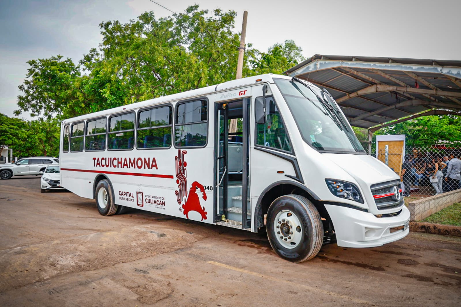 camión de transporte de pasajeros para la sindicatura de Tacuichamona