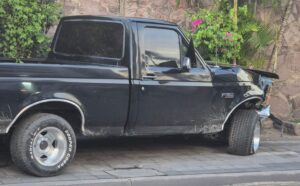 camioneta choca contra luminaria de mazatlan
