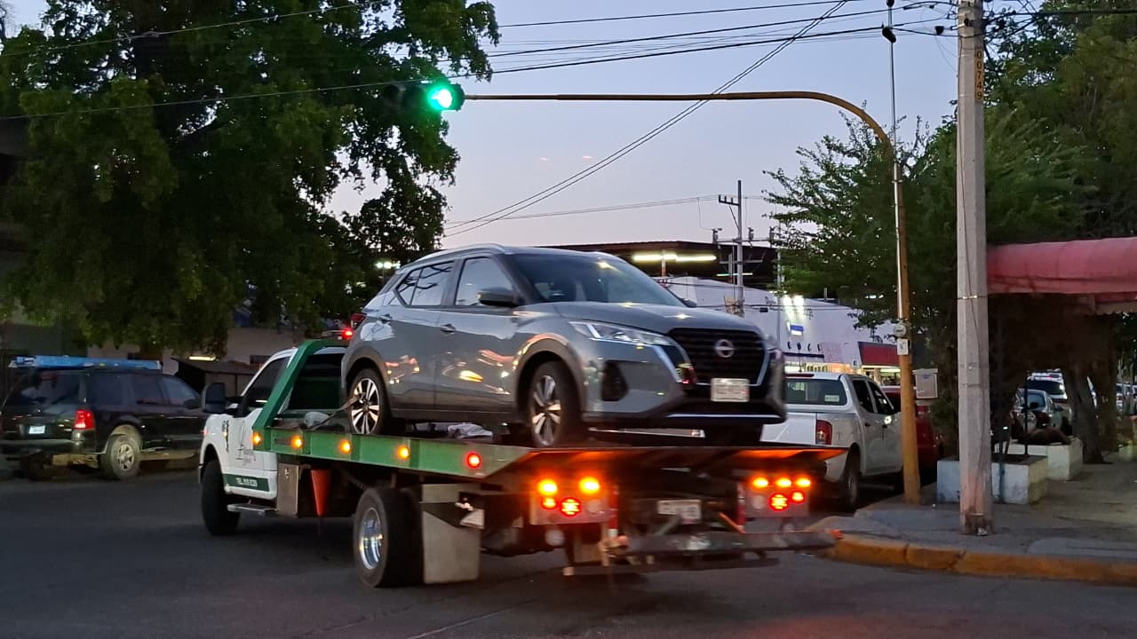Localizan camioneta de maestro asesinado en Los Mochis