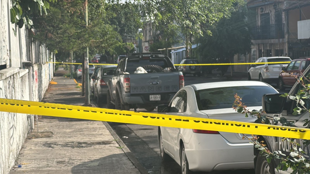 Camioneta donde se encontró una familia sin vida en Guadalajara