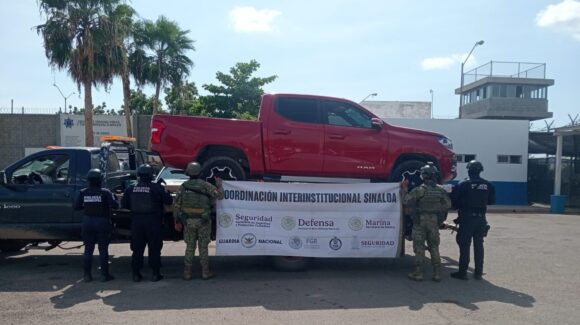 Autoridades recuperan camioneta y motocicleta robadas en Culiacán y Navolato