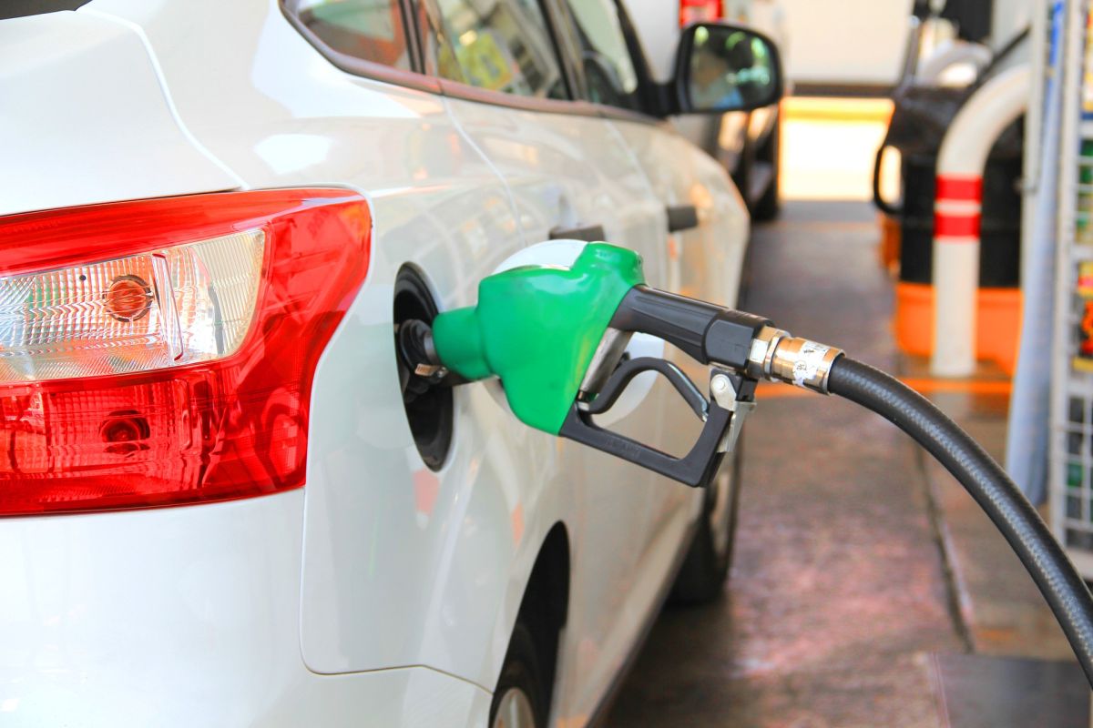 Carga de gasolina verde