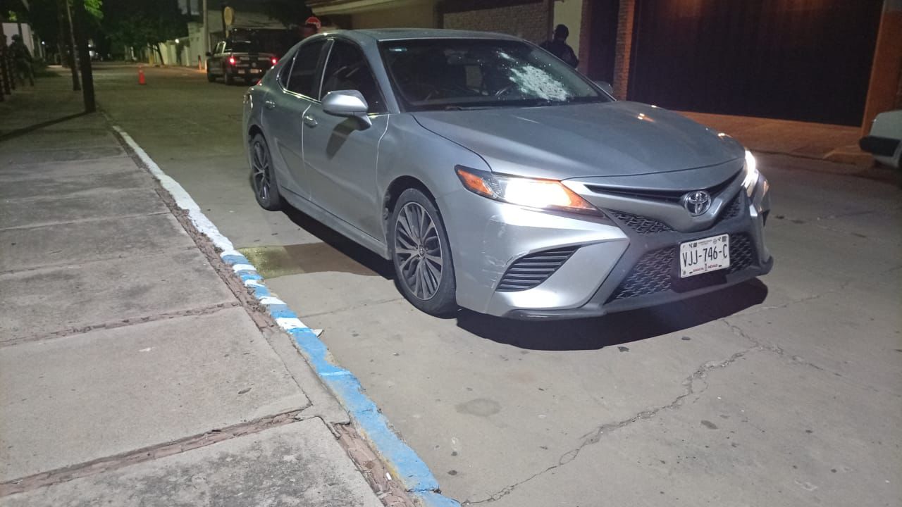 carro baleado en chapultepec culiacan
