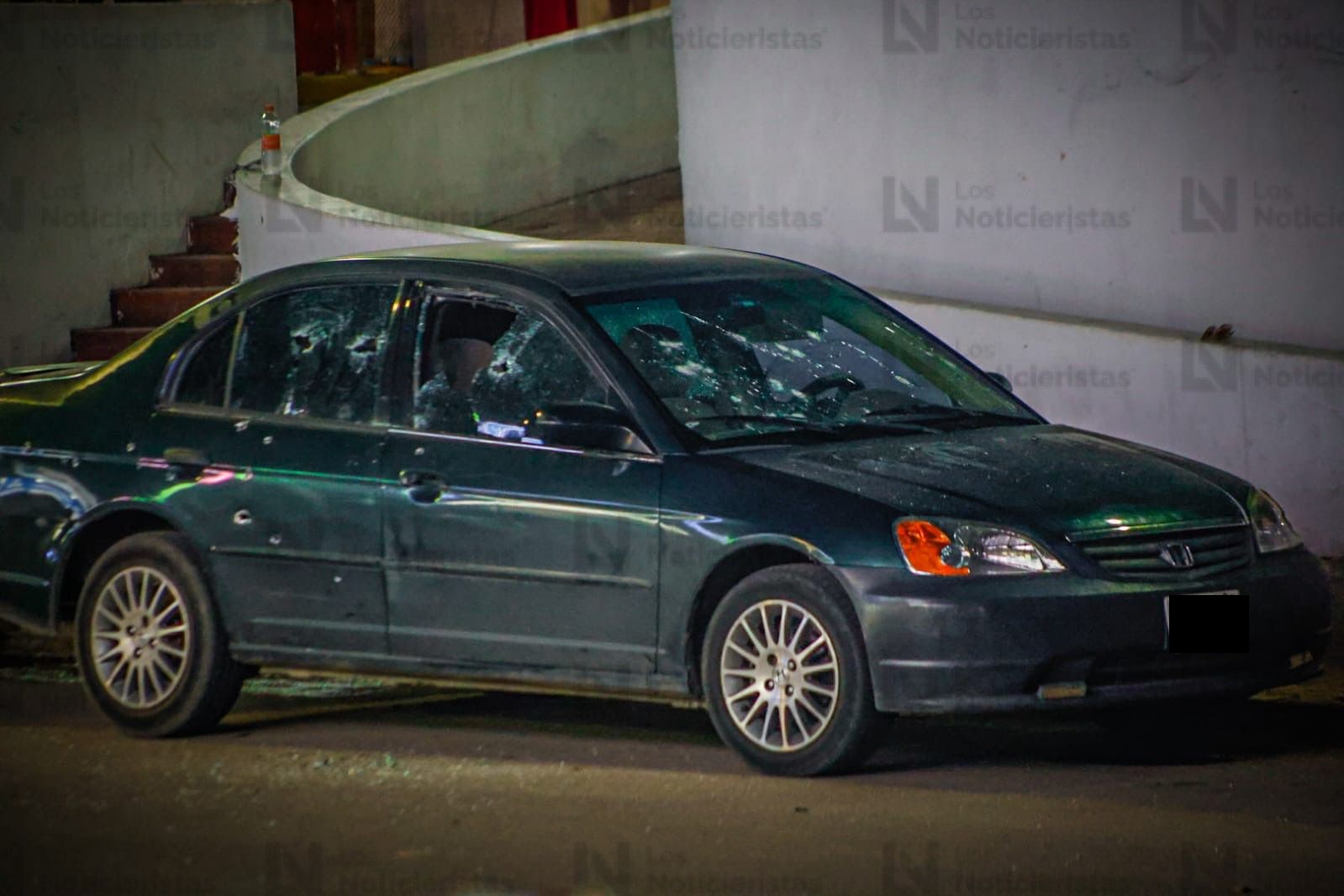 Carro baleado tras ataque al Hospital Civil de Culiacán