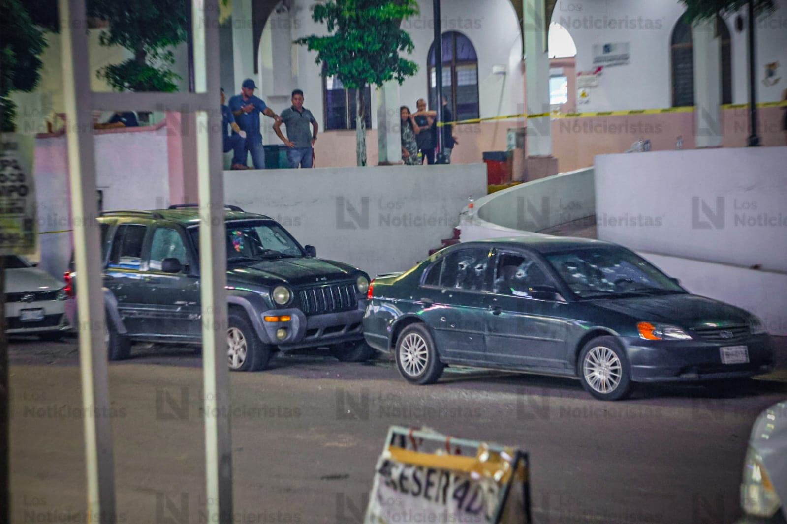 Carro baleado tras ataque al Hospital Civil de Culiacán