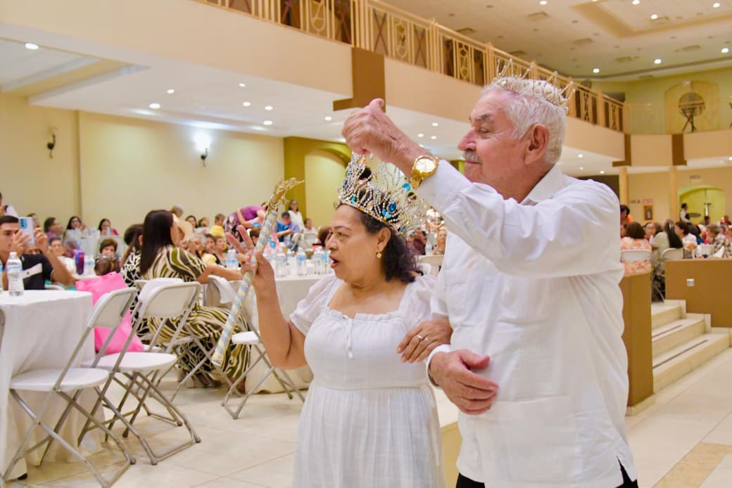 Celebran el Día del Abuelo en Salvador Alvarado