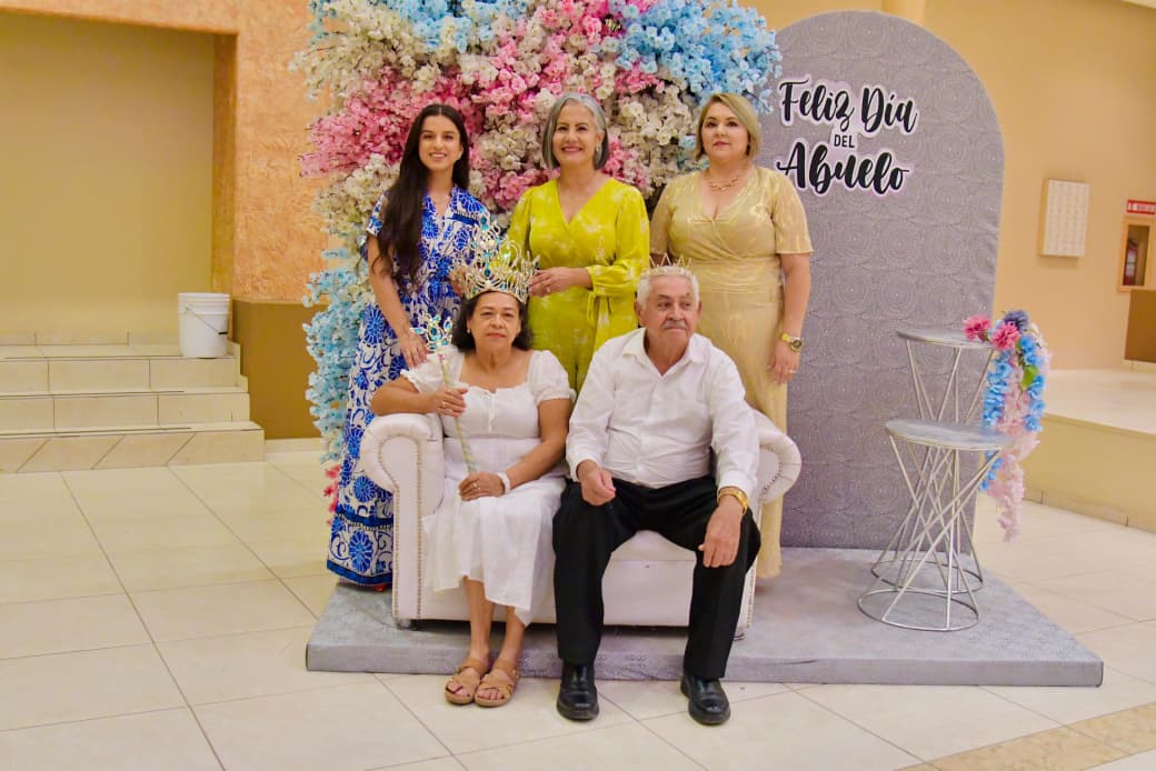 Celebran el Día del Abuelo en Salvador Alvarado