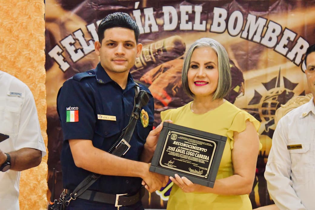 Festejo por el Día del Bombero en Salvador Alvarado