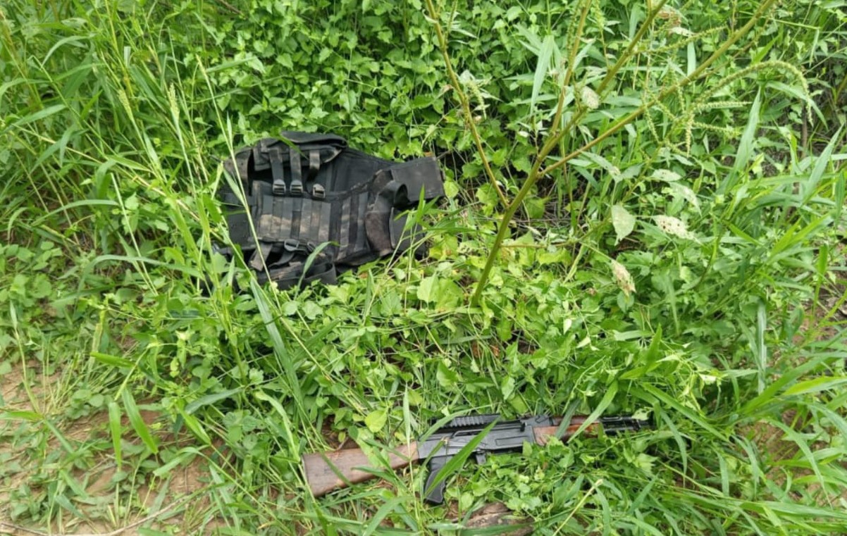 Arma y equipo táctico asegurado en San Ignacio
