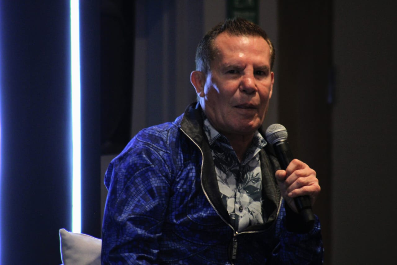 Julio César Chávez en evento de Grupo ARHE