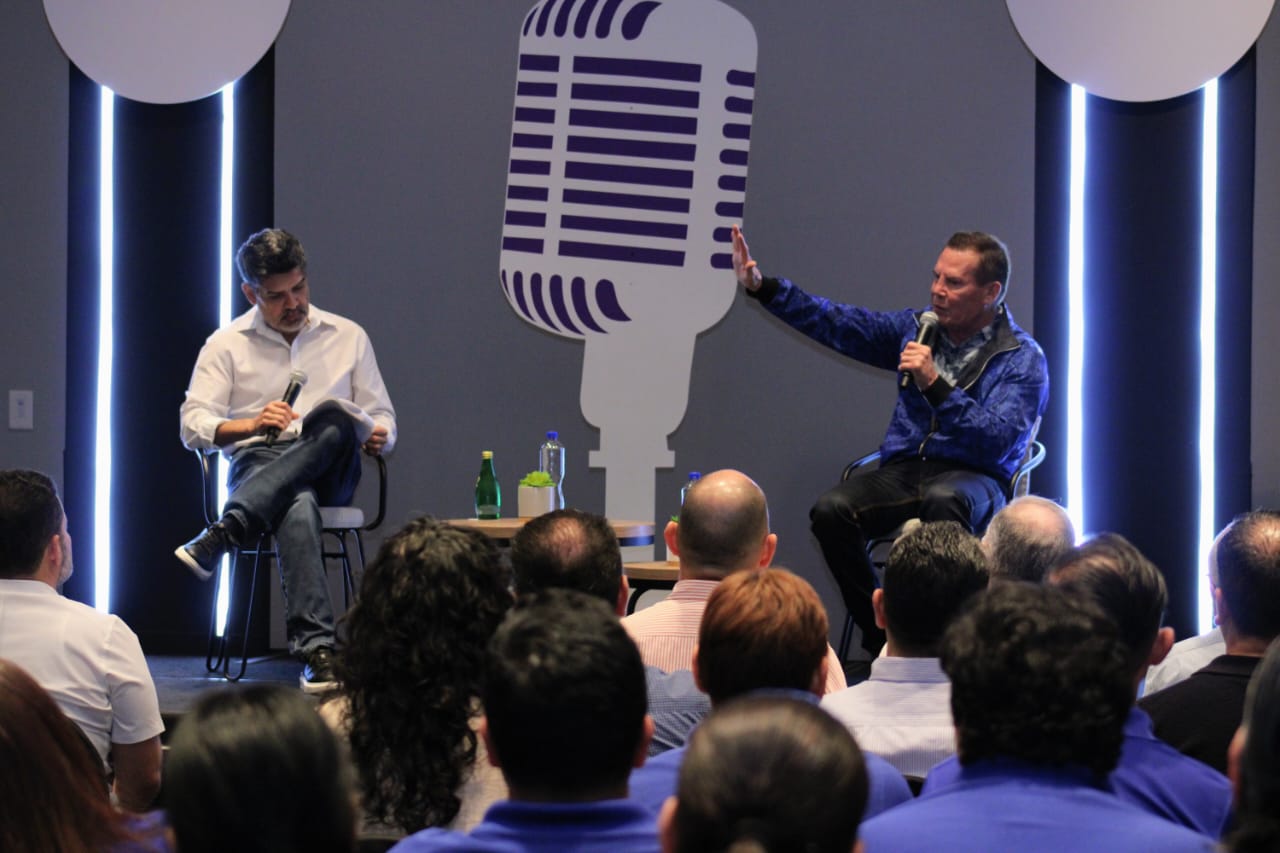 Julio César Chávez en evento de Grupo ARHE