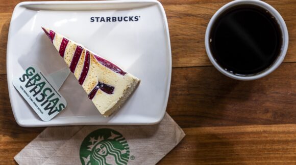 ¡Te va a latir! Acompaña tu tarde con café y postre de Starbucks con esta promoción