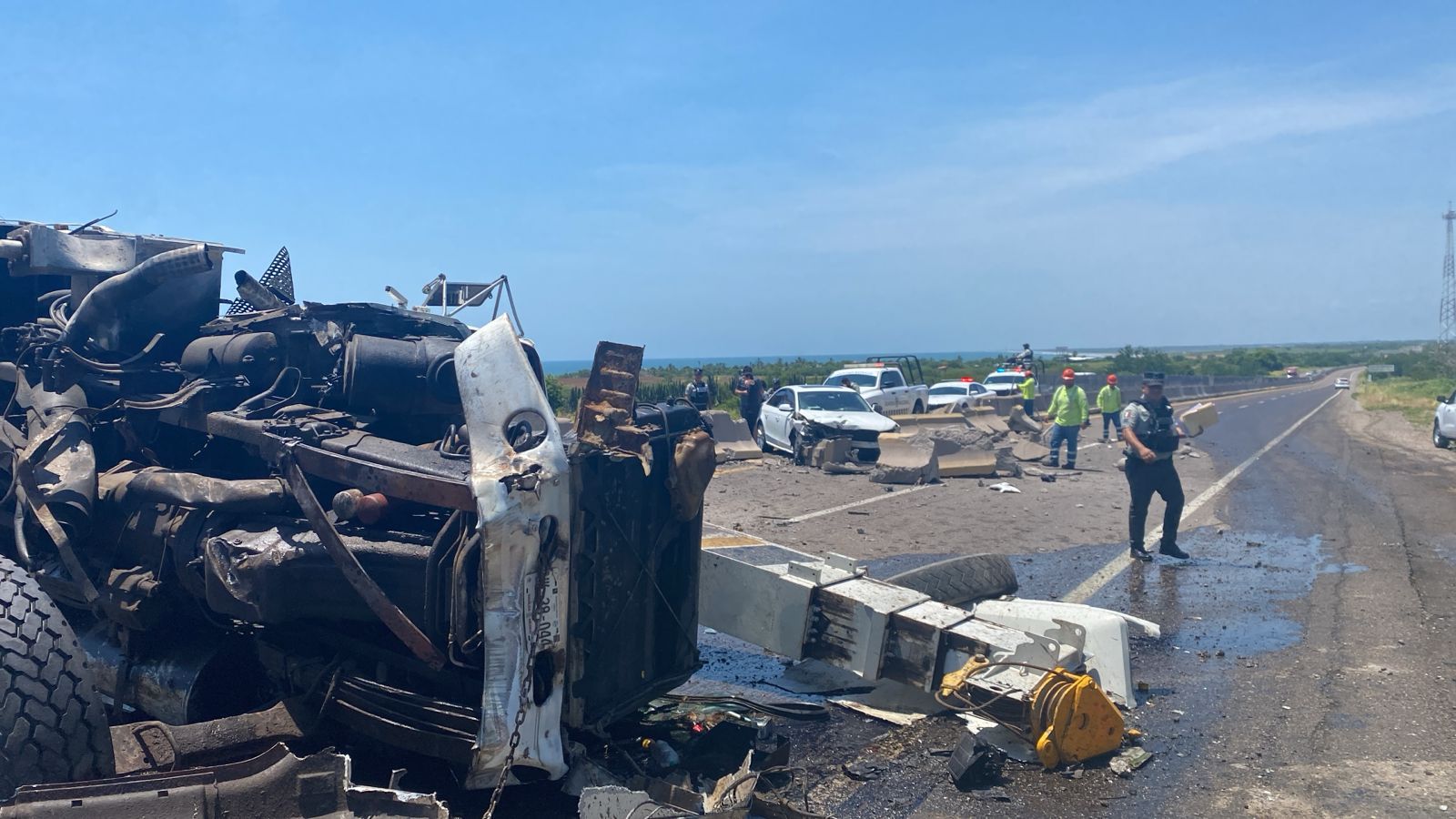 Accidente en el km 77 de la autopista Mazatlán-Culiacán