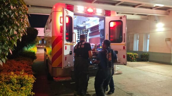 Choque de motocicletas en Loma Bonita, Mazatlán, deja un lesionado