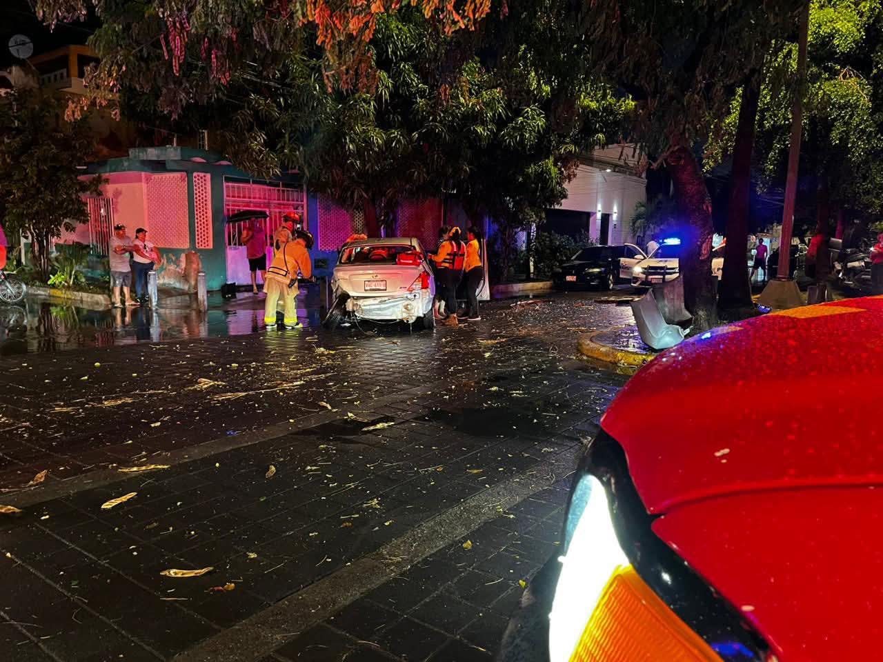 Dos adultos mayores resultan heridos en choque en Mazatlán