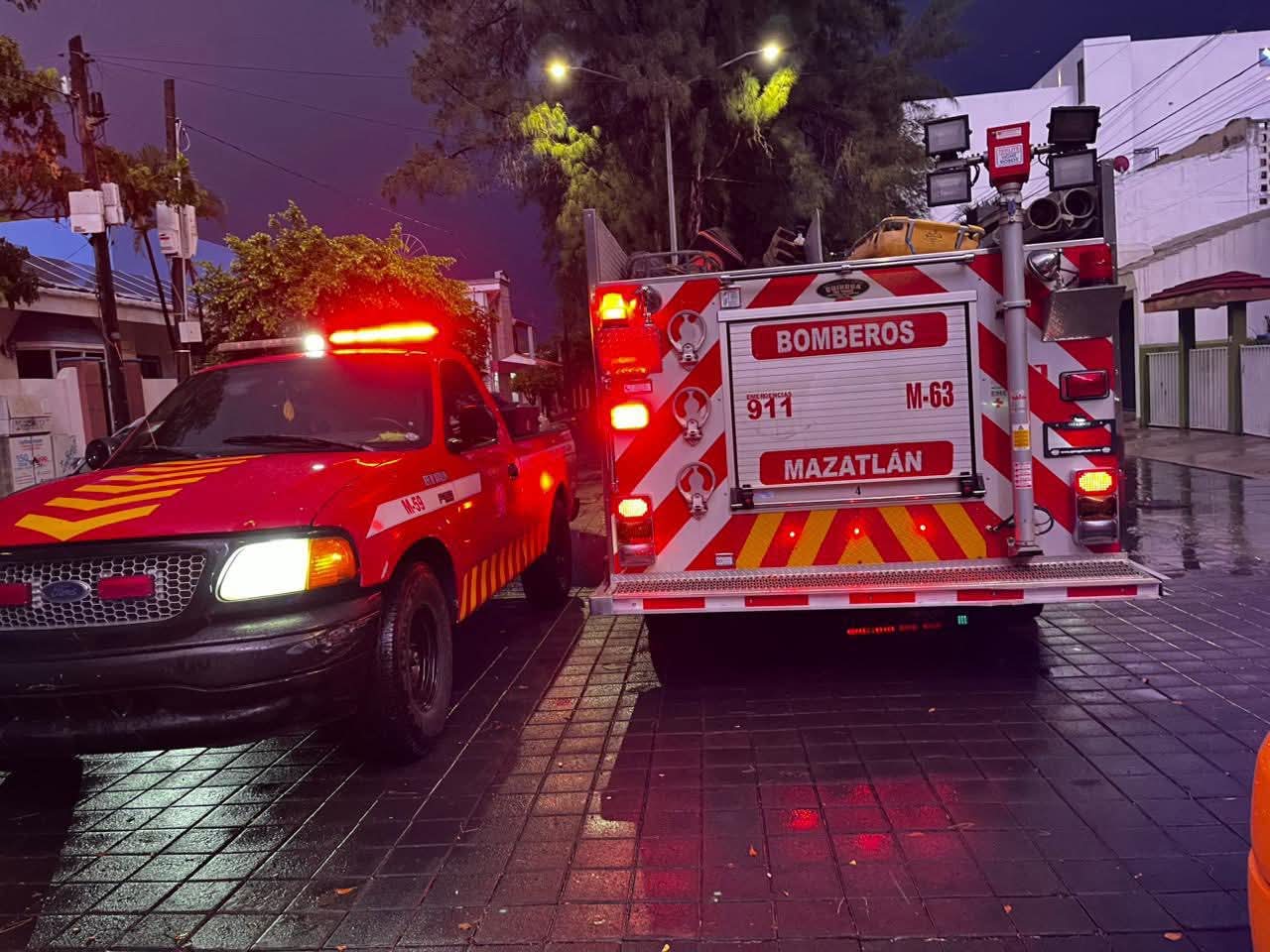 Dos adultos mayores resultan heridos en choque en Mazatlán