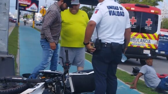 ‘Capibara en acción’ El Coyote atestigua accidente y auxilia a conductores afectados en Mazatlán