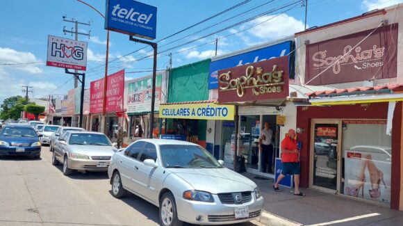 Altos cobros de luz y bajas ventas en esta temporada, merman situación económica de comercios en el Évora