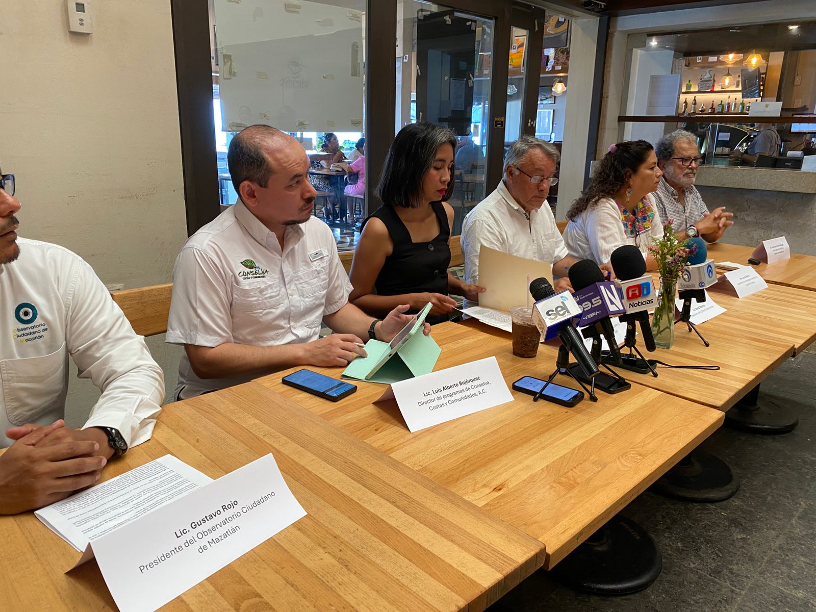 Conferencia en contra de la tala de manglar en Jacarandas, Mazatlán