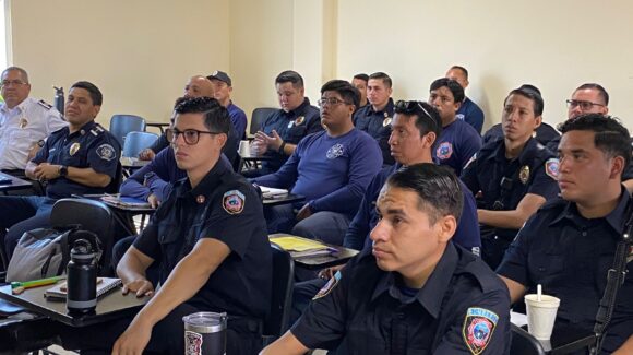 Bomberos de Mazatlán reciben capacitación de combate a incendios en alturas