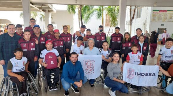 Parten los deportistas integrantes de la delegación de Salvador Alvarado rumbo a los Paranacionales Conade 2025