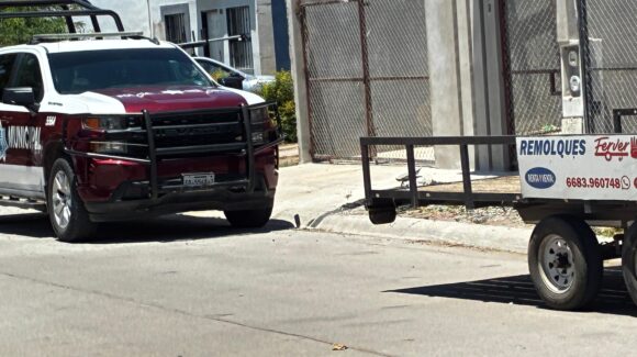Desalojan a cuatro familias de sus viviendas en Urbi Villa del Rey en Los Mochis; denuncian que fue arbitrario
