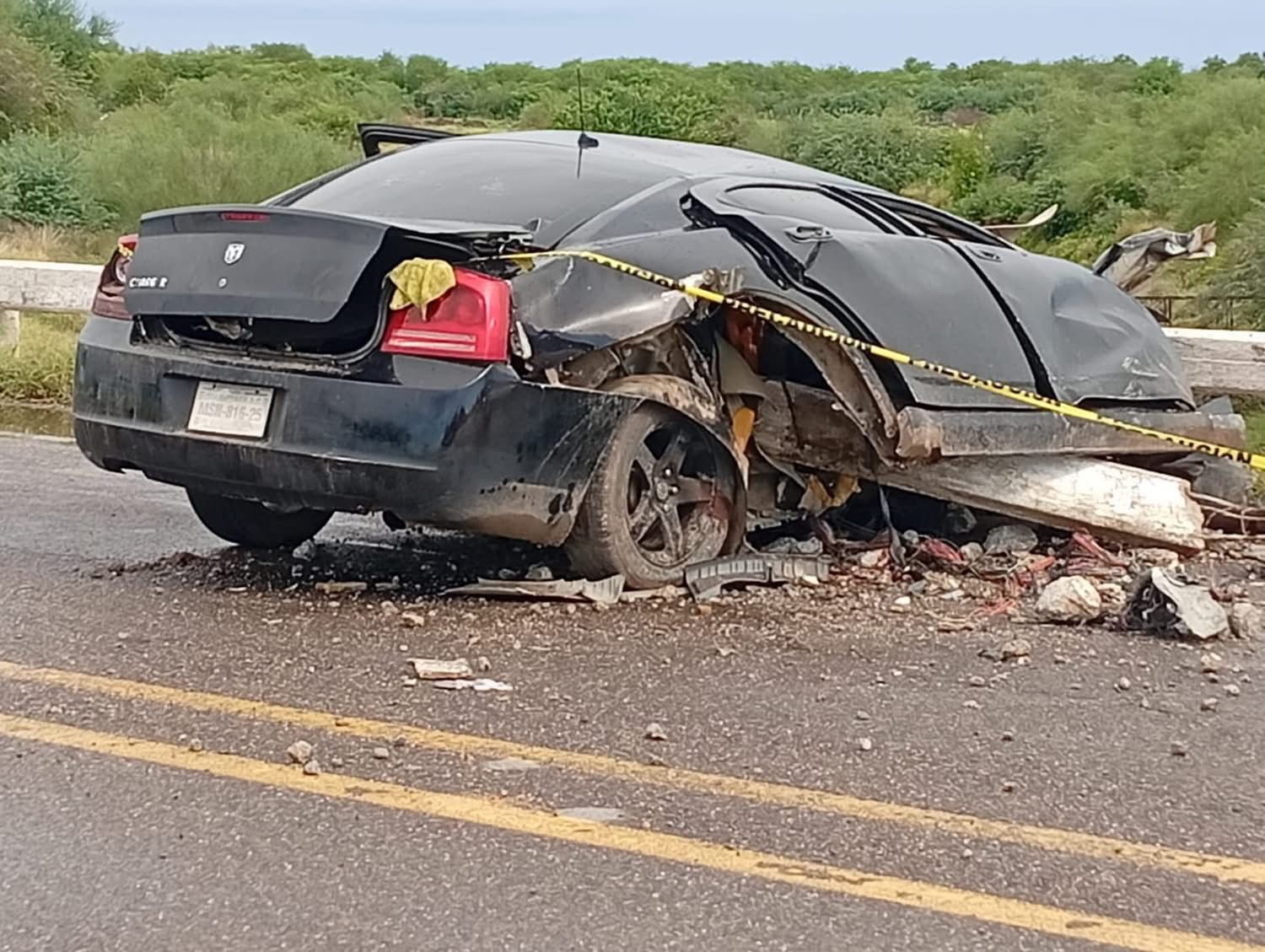 destrozado quedo el carro donde murio el joven guasavense