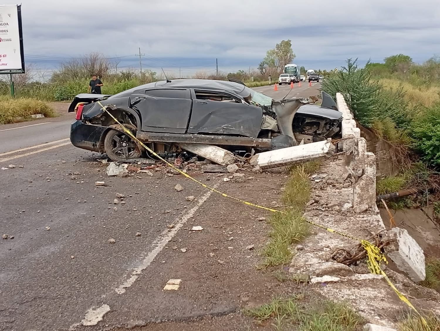 destrozado quedo el carro donde murio el joven guasavense