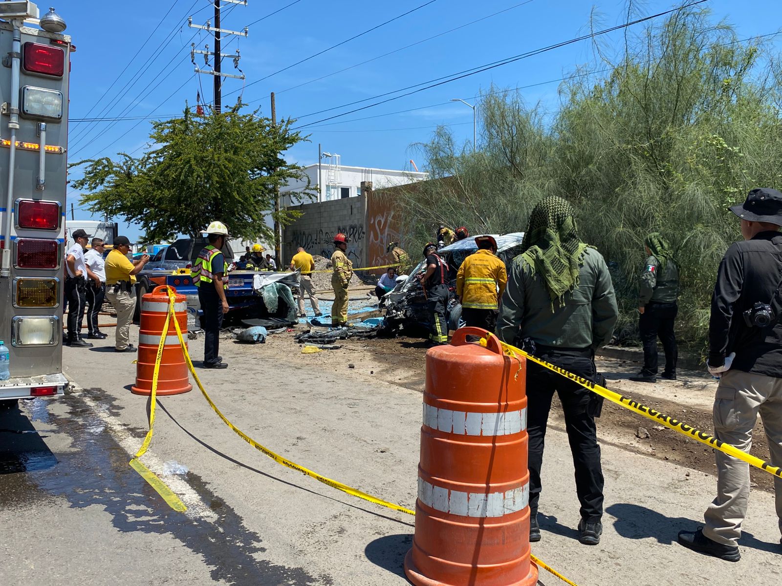 destrozado terminó el auto donde viajaban las victimas en Mazatlan