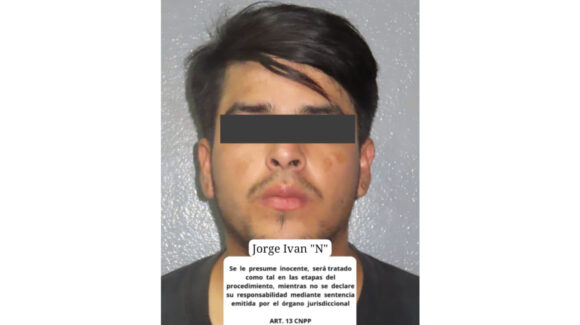 Detienen a sujeto por circular en moto robada en Mazatlán; iba sin casco ni placas