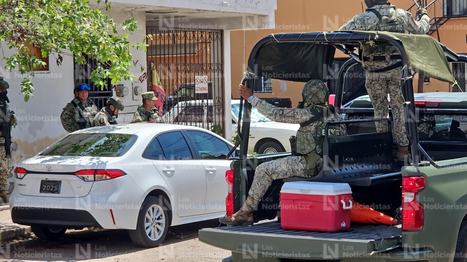 Detienen a dos hombres tras operativo en Culiacán