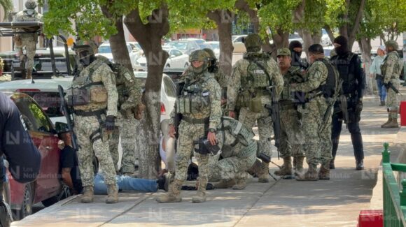 ¡Hay dos detenidos! Por operativo, cierran la Lázaro Cárdenas frente a Palacio de Gobierno, Culiacán
