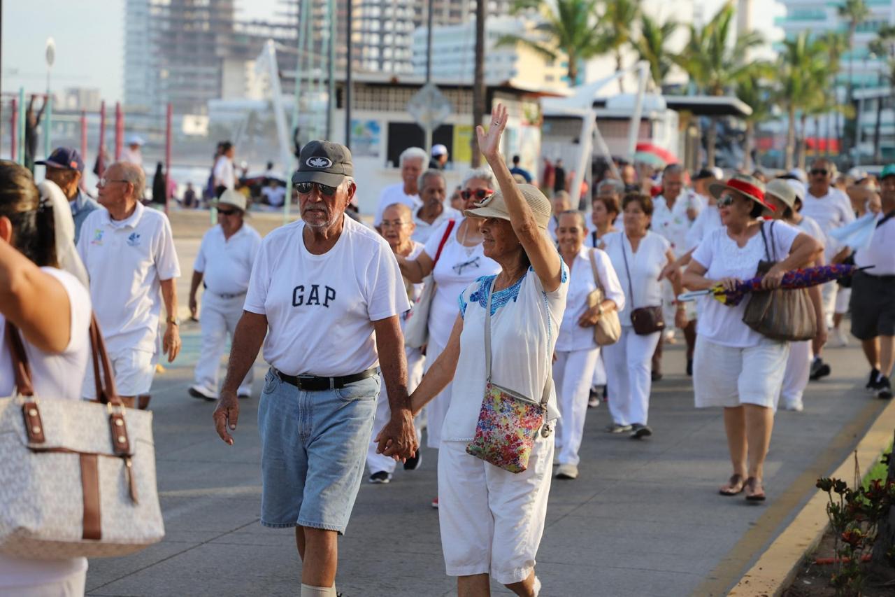 Programan actividades para el Día del Abuelo en Mazatlán
