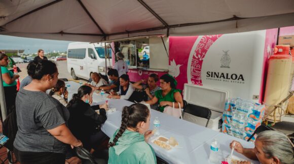 Lleva DIF Sinaloa alimento caliente a familias del Hospital General de Culiacán