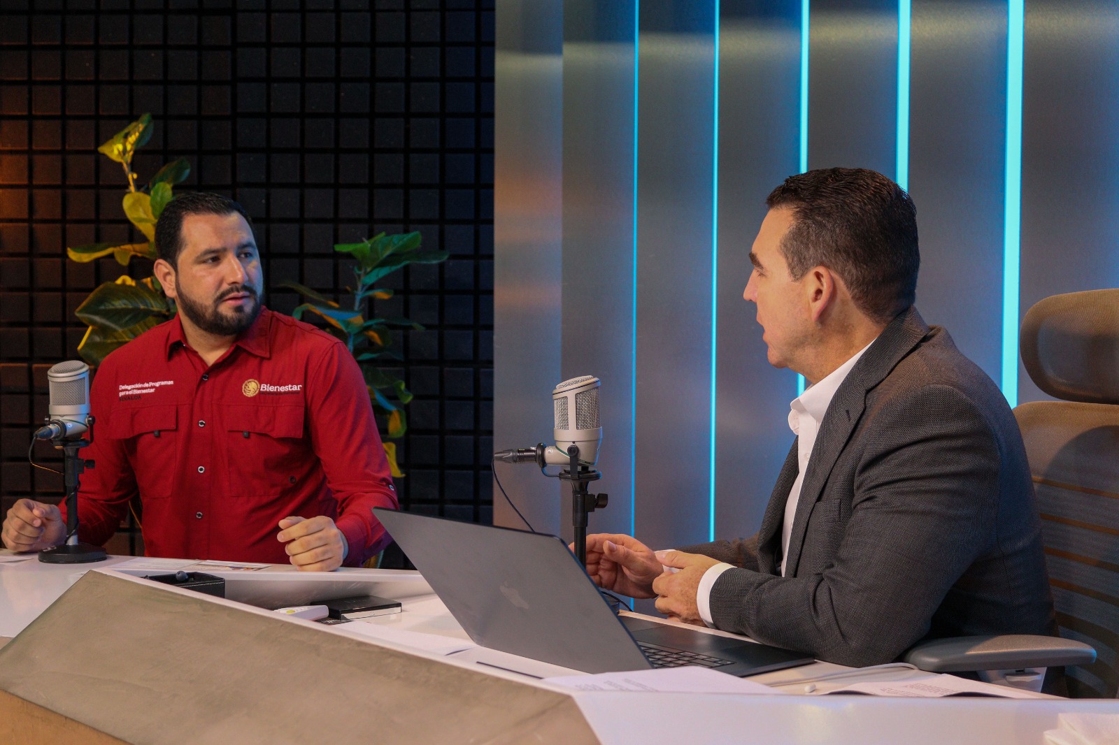 director de programas federales en sinaloa ulises pina en el estudio entrevista