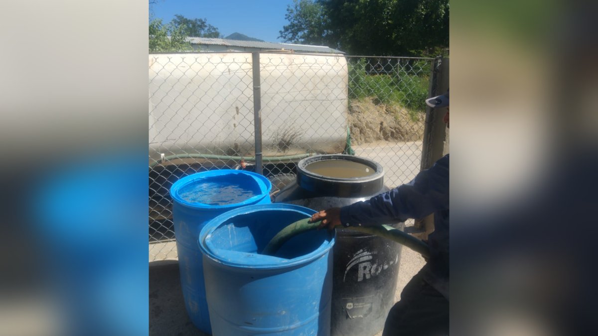 Continúan distribuyendo agua en pipas en comunidades de Choix por sequía