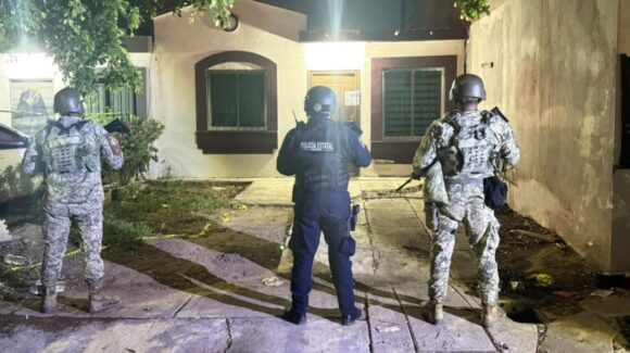 Afectación de 62.1 mdp deja cateo en vivienda ‘repleta’ de armas en Culiacán, destaca Harfuch en la “Mañanera”