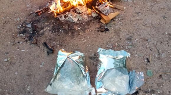 Ejército Mexicano asegura varios paquetes de marihuana en vehículo de paquetería en Ahome